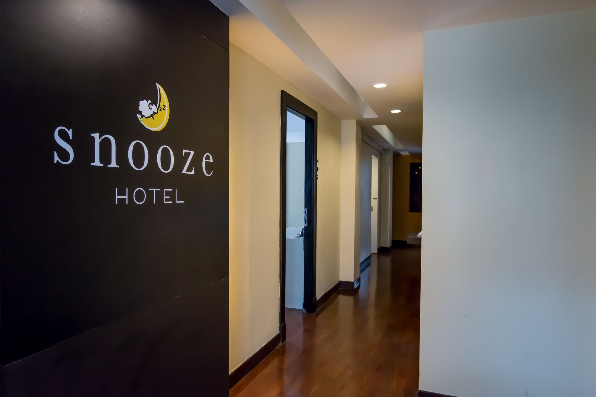 Snooze Hotel Thonglor Banguecoque Exterior foto