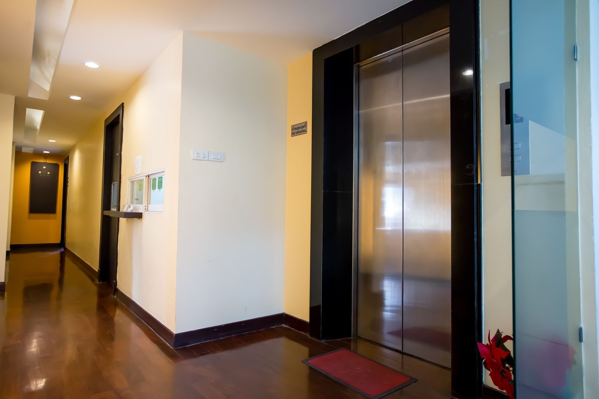 Snooze Hotel Thonglor Banguecoque Exterior foto